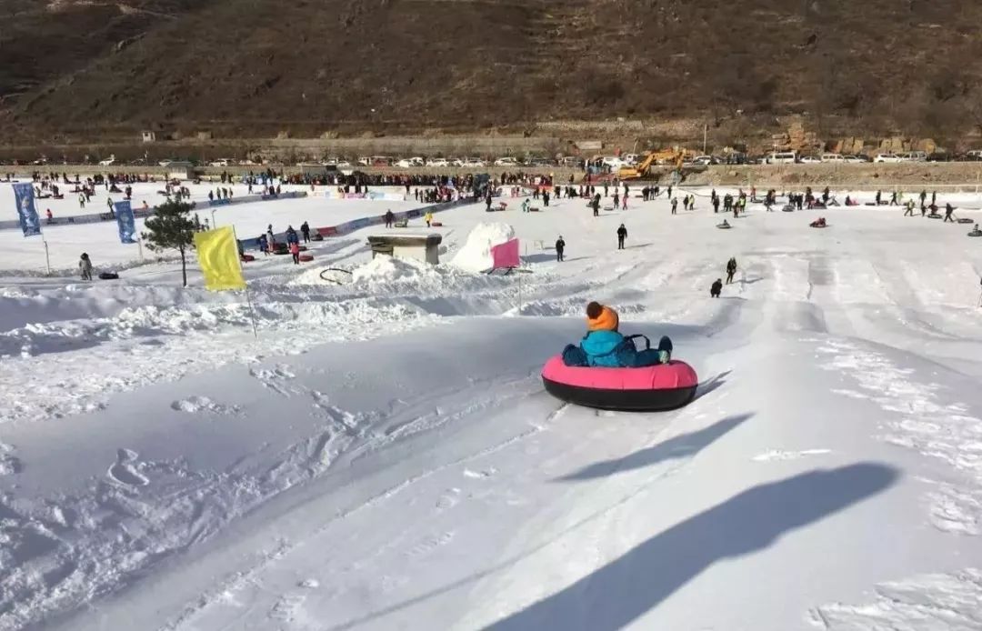 天女小鎮去年還只有一片戲雪樂園,今年已經成功升級成為冰雪山谷滑雪