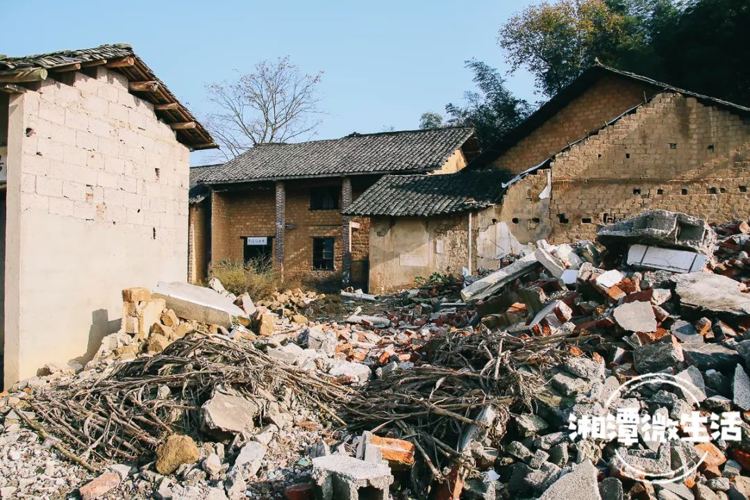 想必待重修之后,这片土地会迎来更多的游客,学习黎氏八兄弟求学报国的