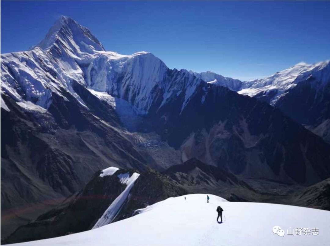 已經連續舉辦了三屆的那瑪峰登山大會從每年的9月底延續到10月下旬,將