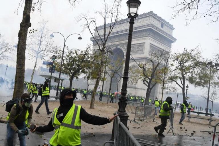 景點關閉、櫥窗上釘巴黎拘留278名黃背心抗議者，預防暴亂 國際 第1張