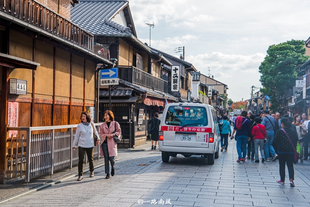 日本京都最热门的旅游街 穿和服的多数是中国人 花见