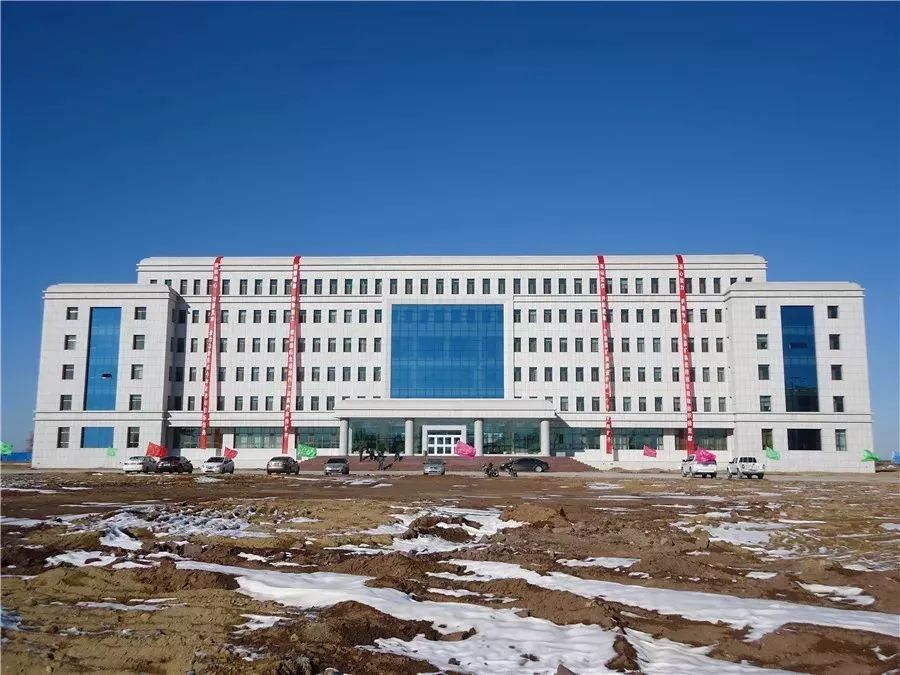 2012年11月,建设初期的淄矿集团内蒙古巴彦高勒煤矿办公楼前景