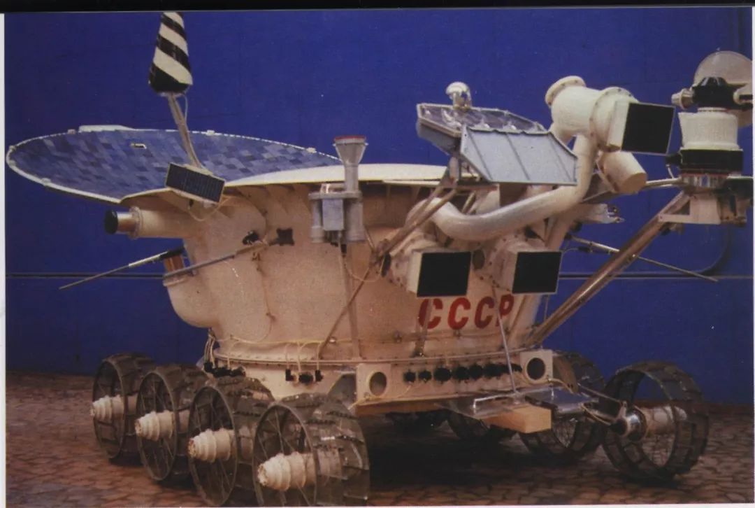 第一辆月球车图片