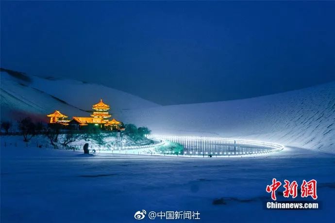 敦煌鸣沙山月牙泉景区雪景嘉峪关雪景兰州雪景连日来,受强冷空气影响