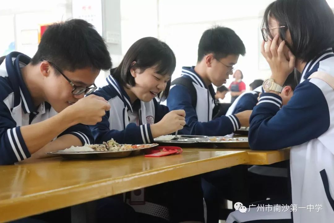 小食堂大課題一廣州市南沙第一中學高三級班主任陪餐剪影