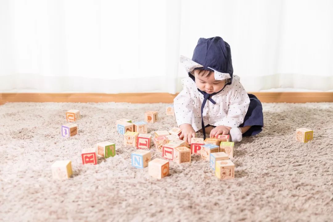 親子教育嬰幼兒精細動作的發展順序