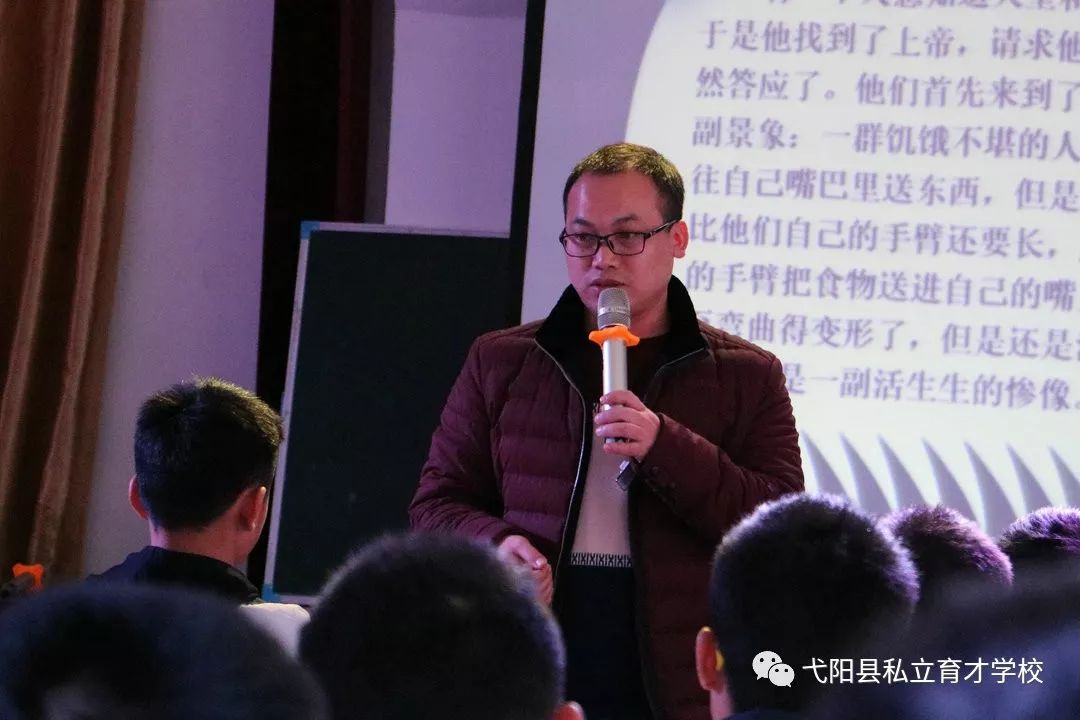 刘老师通过"森林大火中的蚂蚁球"让同学们懂得团结的重要性,通过"负荆