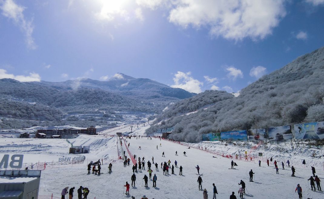 千年里滑雪场图片