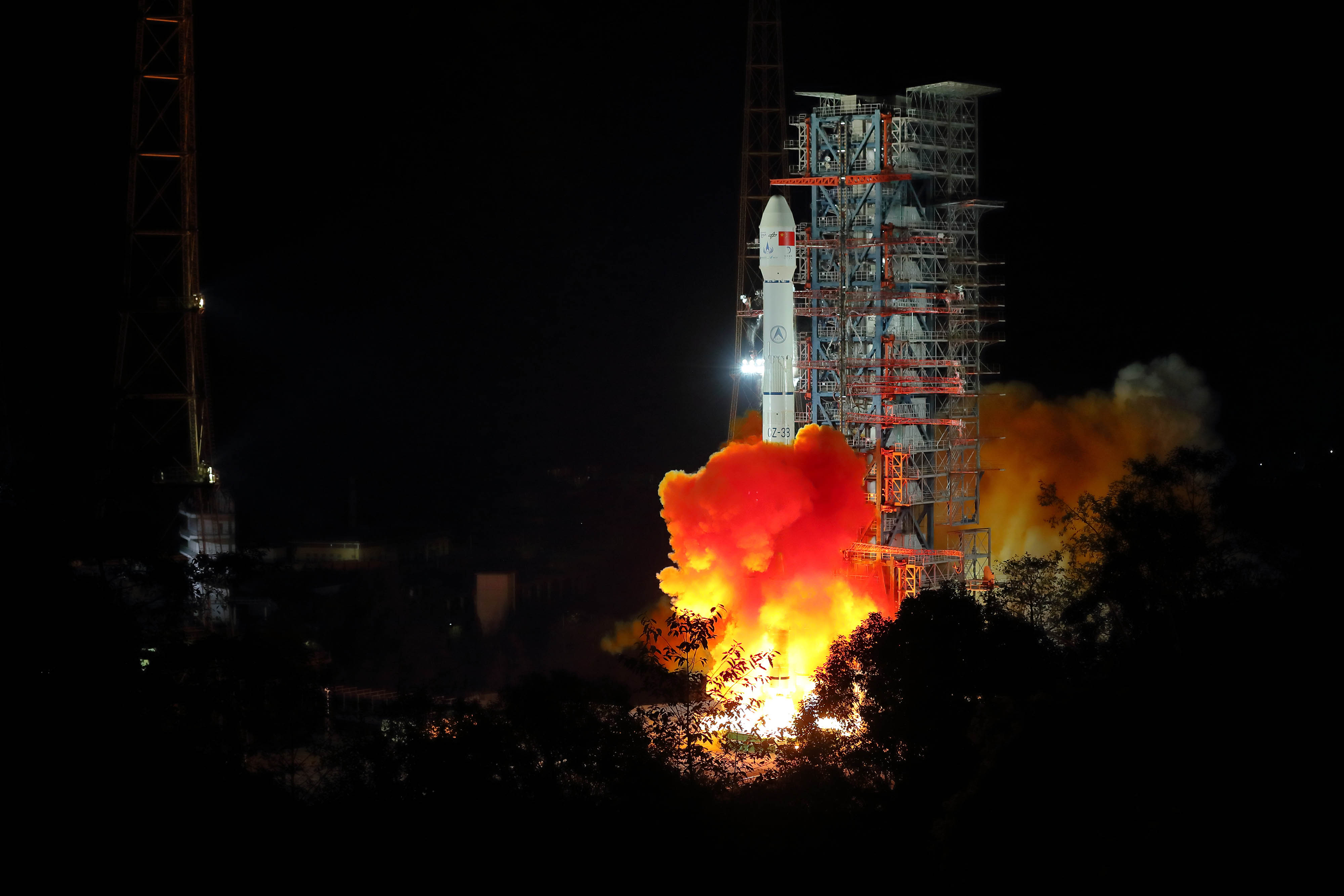 嫦娥四号成功发射 将实现人类首次月球背面软着陆the information援引