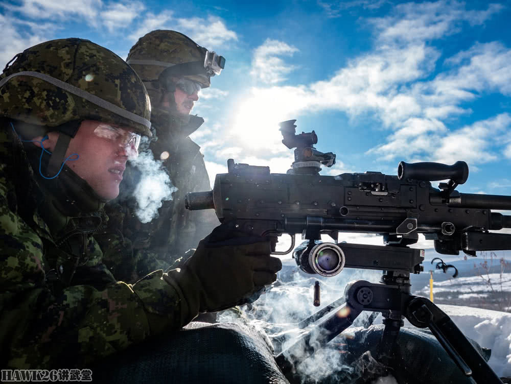 加拿大陆军雪地实弹射击训练fnmag中口径机枪大发神威