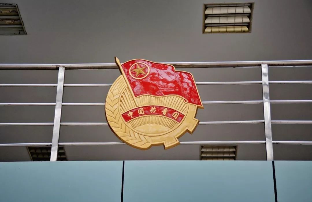 校徽5,大学生活动中心二楼栏杆上悬挂的是什么标志05范仲淹是我国北宋