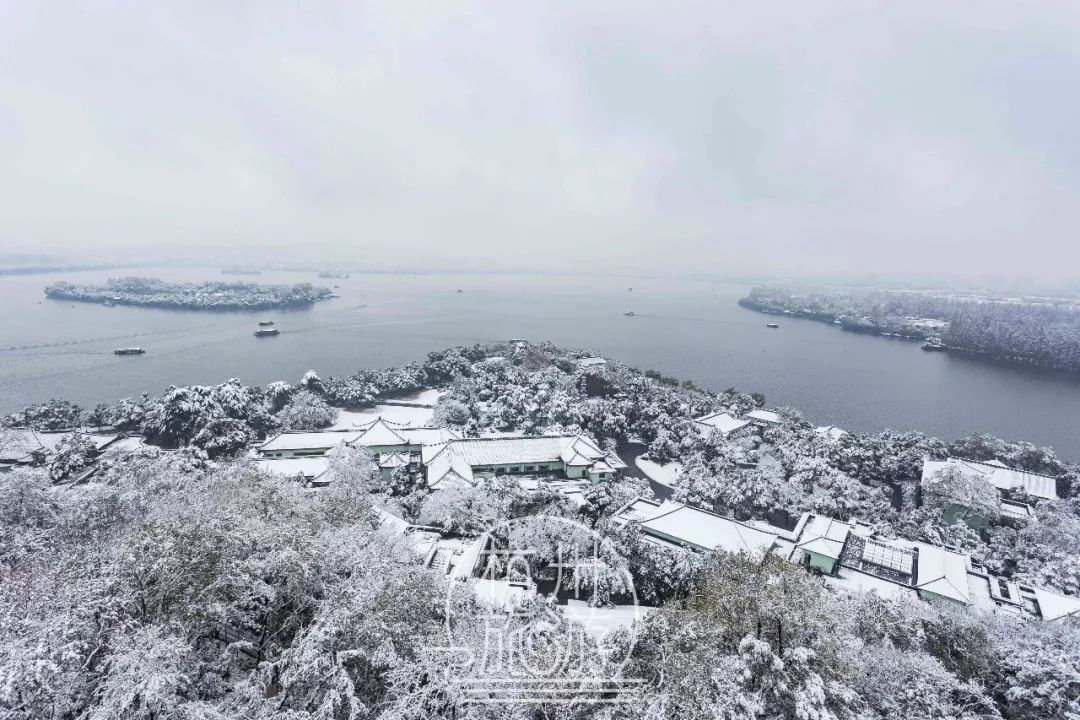 今日杭城雪景实拍你去看凌晨5点的断桥残雪了吗