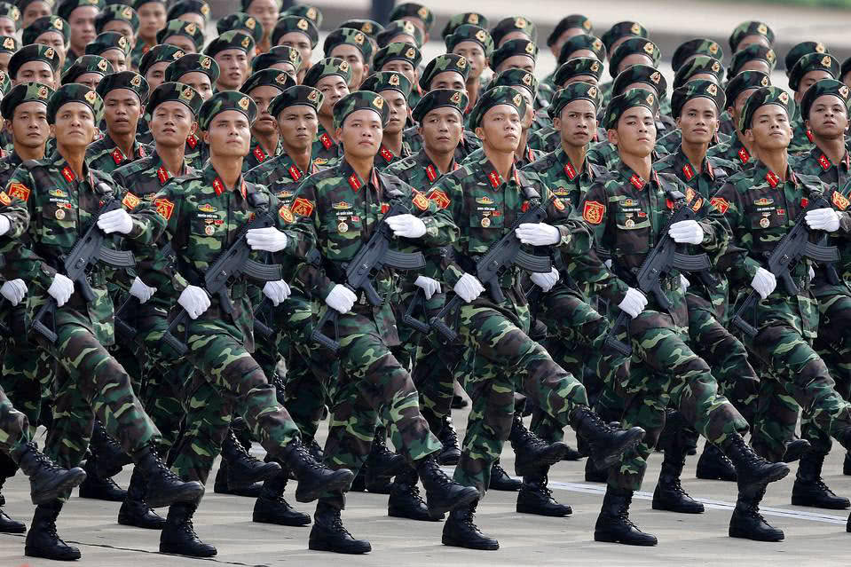 也正是因为连绵战乱,越南各地都有私自埋藏的武器与装备等待着人们