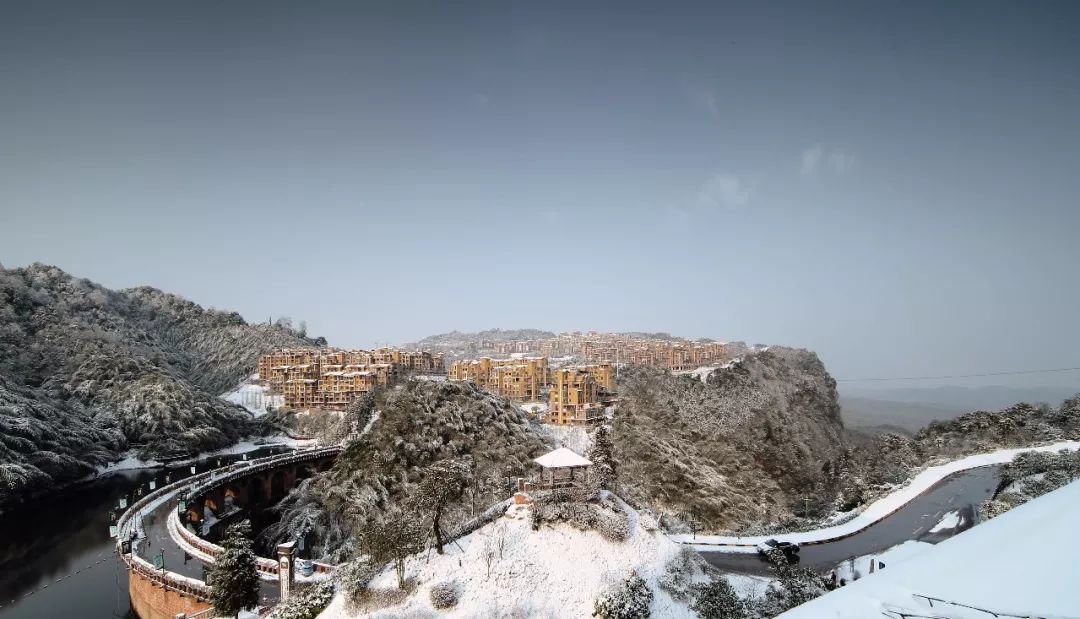 赤水天鹅堡雪景图片