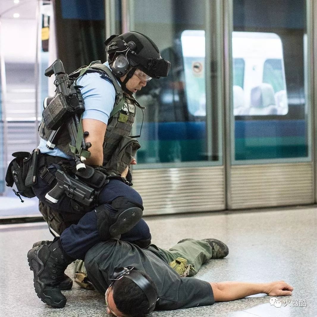 香港警察作战服图片