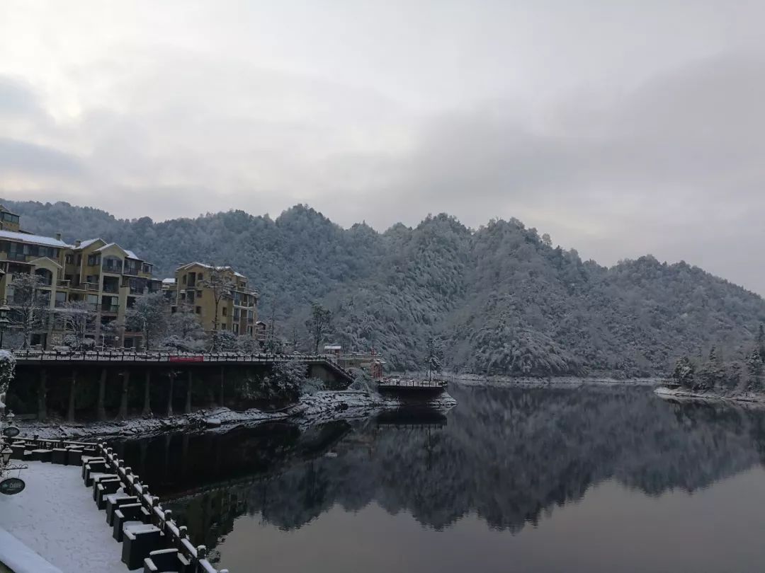 赤水天鹅堡雪景图片