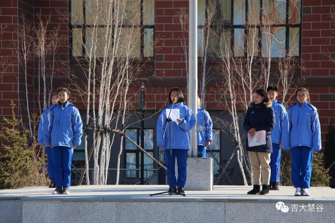 接下來,魏繼紅副校長宣佈慧谷學校冰雪進校園活動正式啟動.