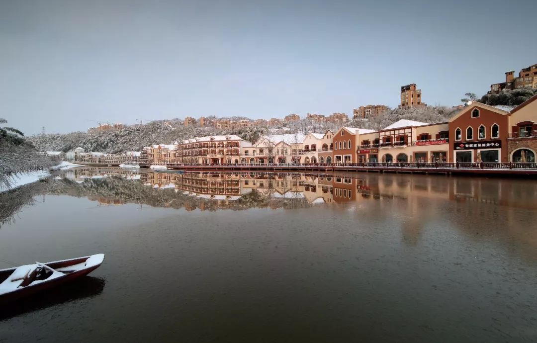 赤水天鹅堡雪景图片