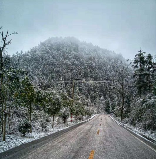 94甕安迎來雨雪天氣關於2008年的凝凍想必黔南人至今記憶深刻與十年