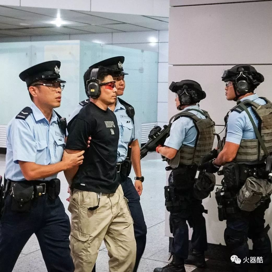 香港警服警匪图片