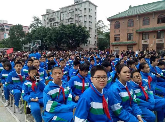 广州市第七中学礼仪服图片