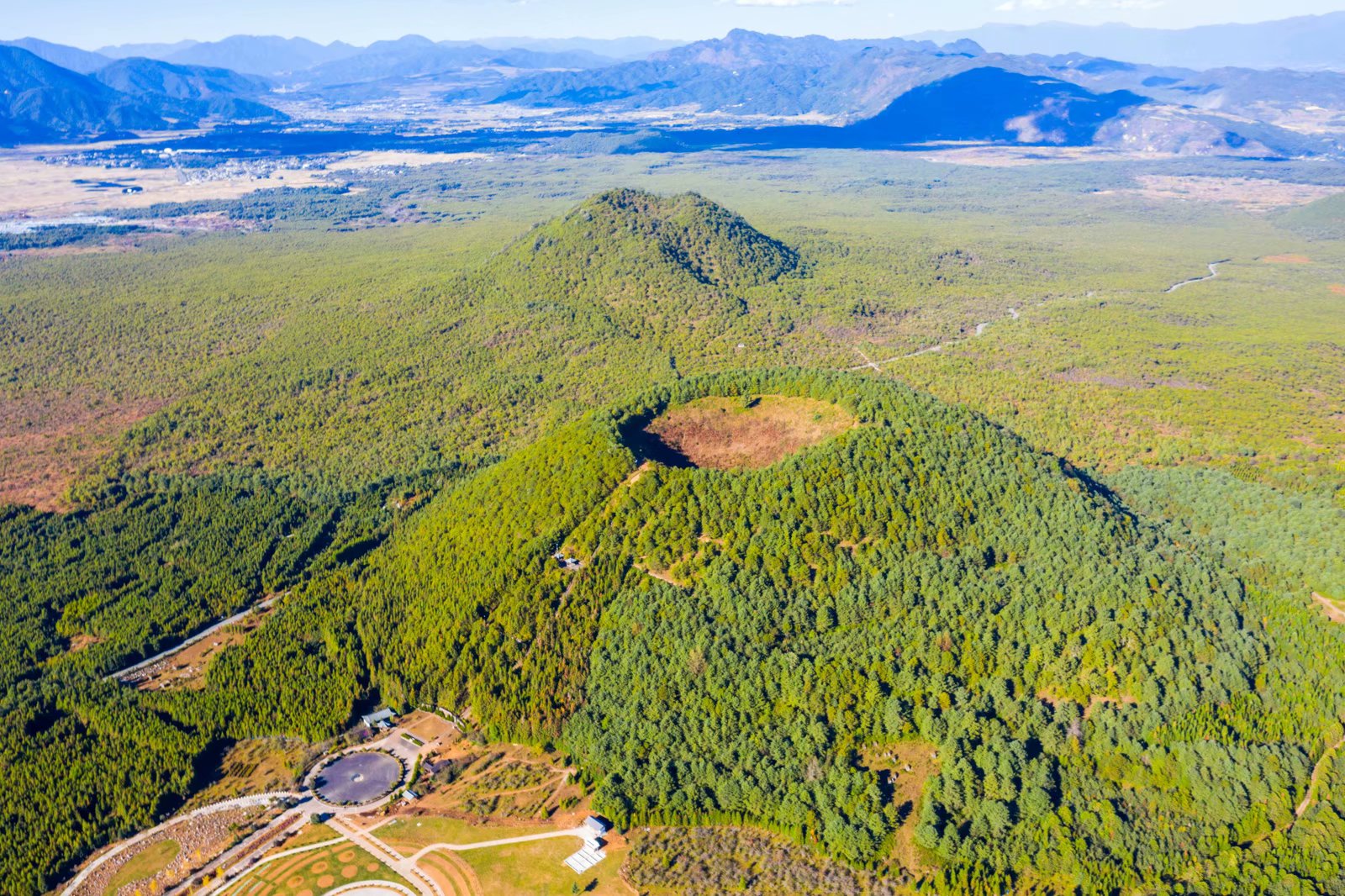 坐着热气球看腾冲火山国家地质公园门票35原来是个坑