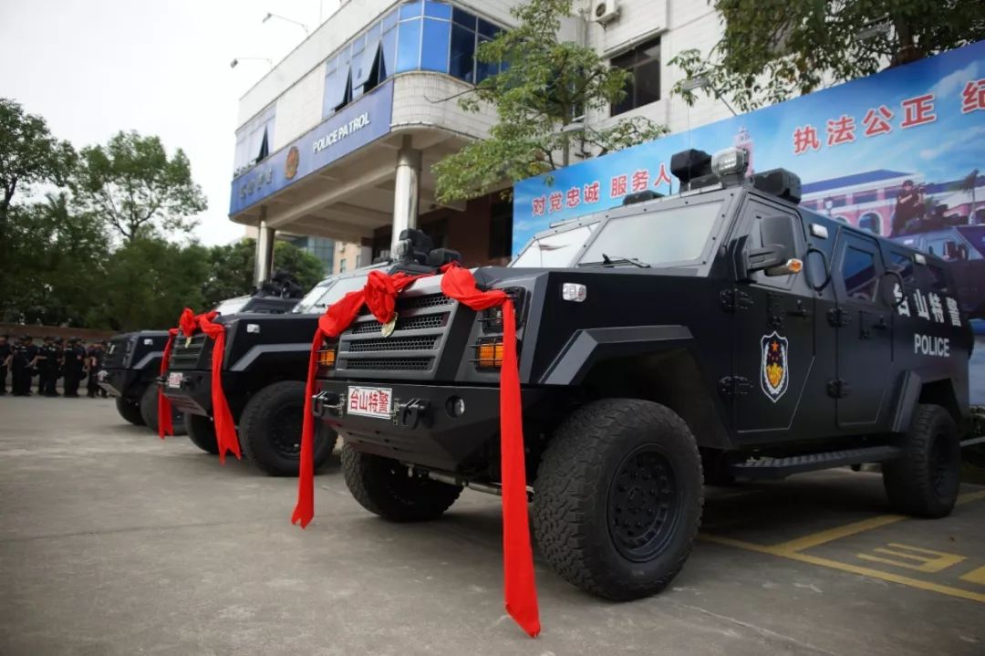 台山反恐防暴力量再升級兩輛黑豹裝甲車入列