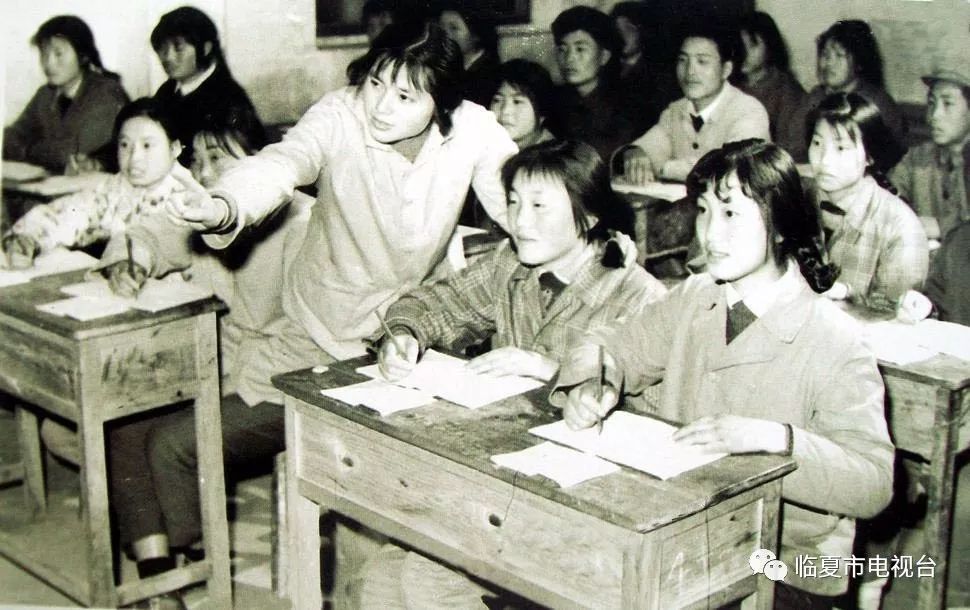 改革开放40周年穿越文化教育40年