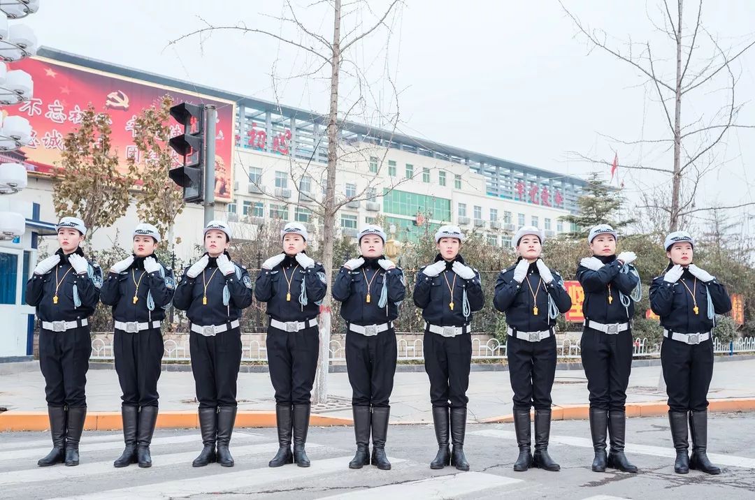 肥乡女交警亮相!一道果敢靓丽的风景线!高清大图抢先看!