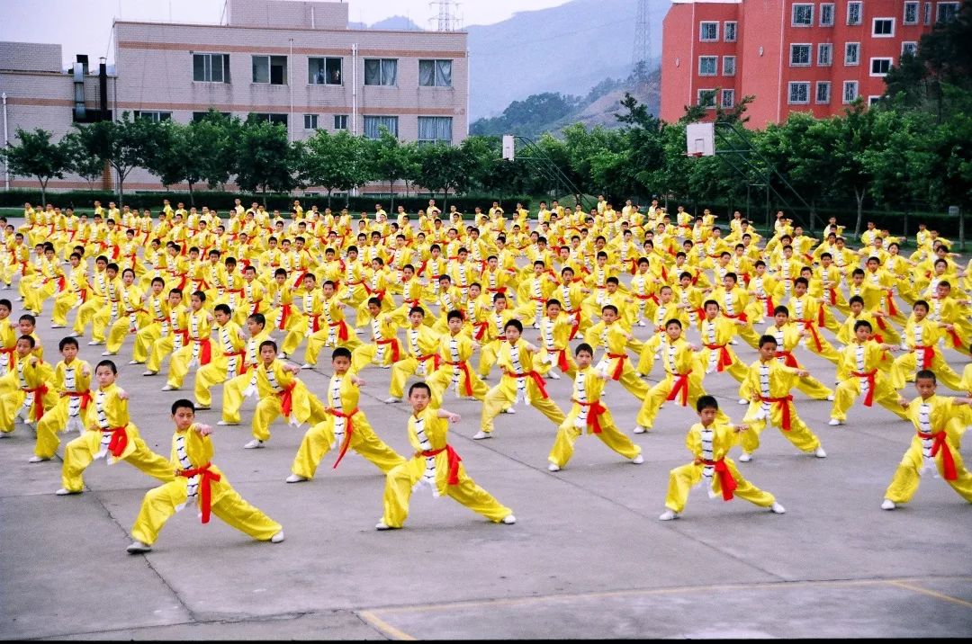 福建美佛儿学校广告图片