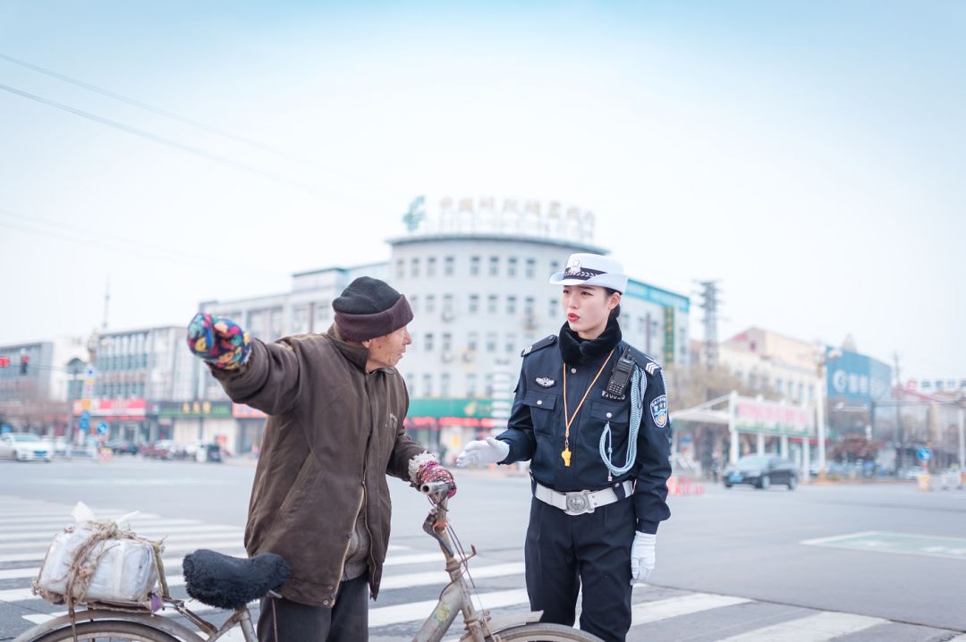 肥乡女交警亮相!一道果敢靓丽的风景线!高清大图抢先看!