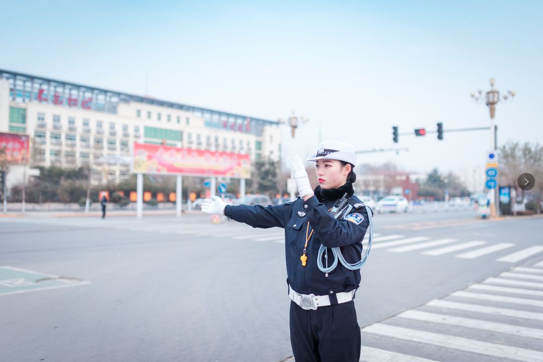 肥乡女交警亮相!一道果敢靓丽的风景线!高清大图抢先看!