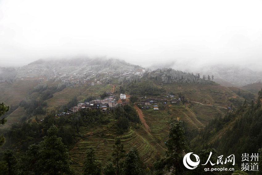 图为从江县加勉乡别鸠村苗寨雪景.