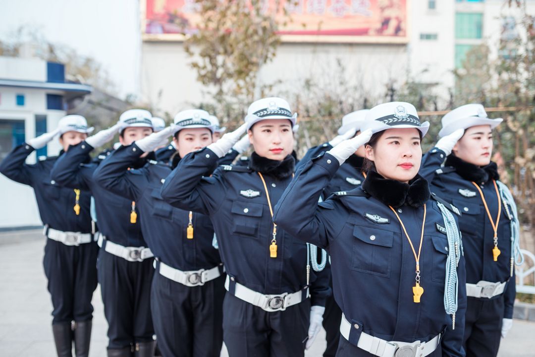 肥乡女交警亮相!一道果敢靓丽的风景线!高清大图抢先看!