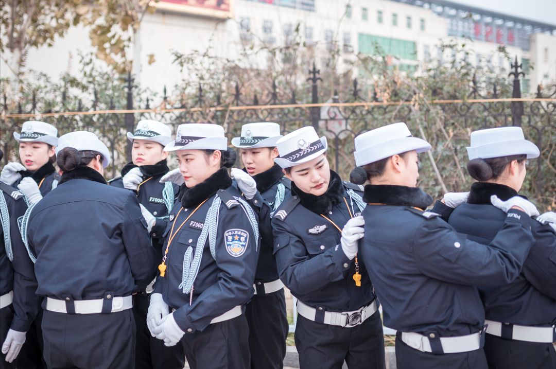 肥乡女交警亮相!一道果敢靓丽的风景线!高清大图抢先看!