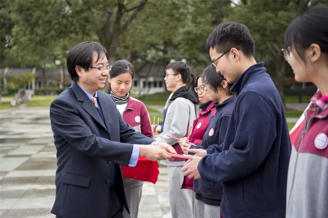 2018年11月15日,上海外国语大学闵行外国语中学79位高三学子们来到