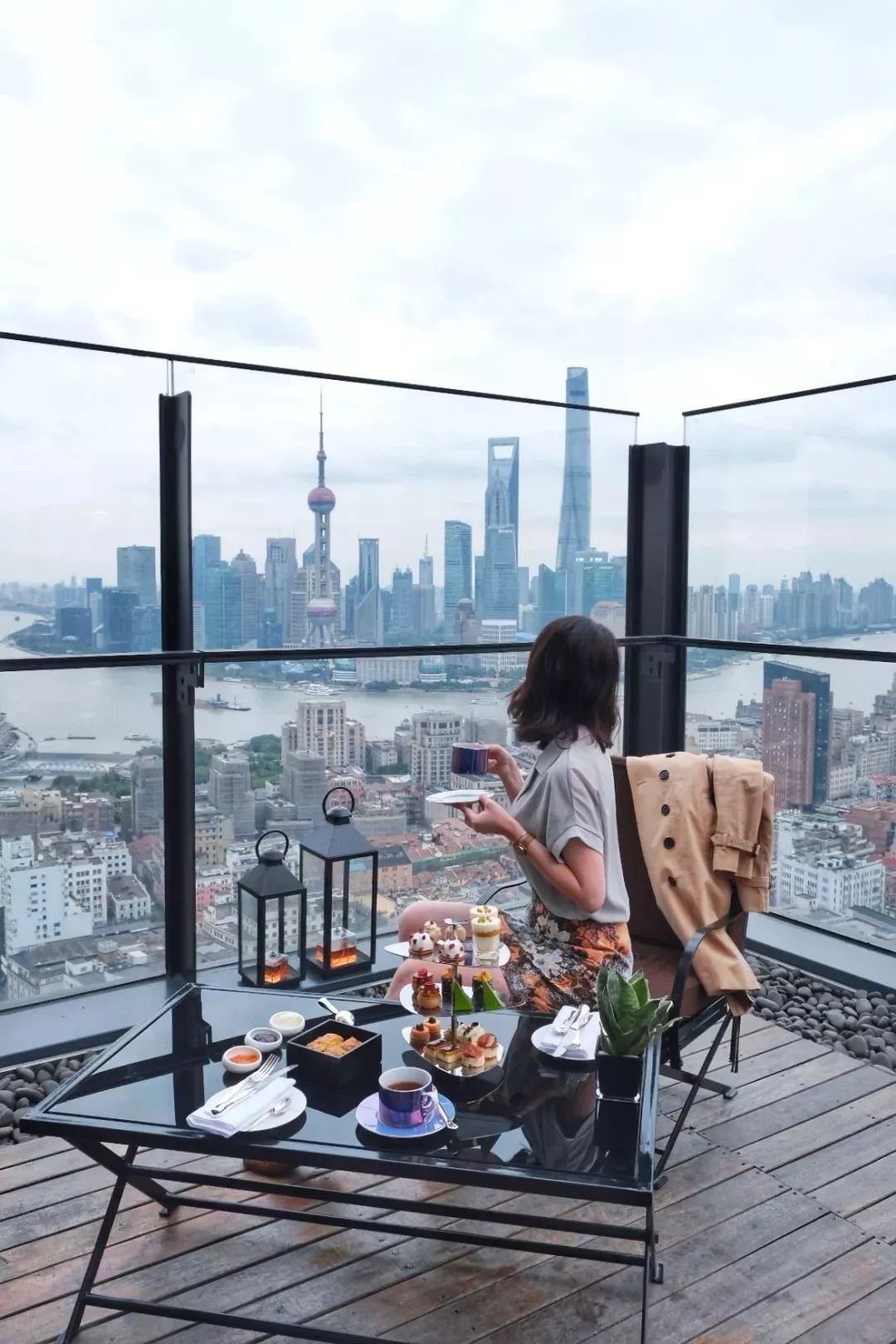 位于上海宝格丽酒店47楼的魔都下午茶新贵 露台景观无敌,不接受非