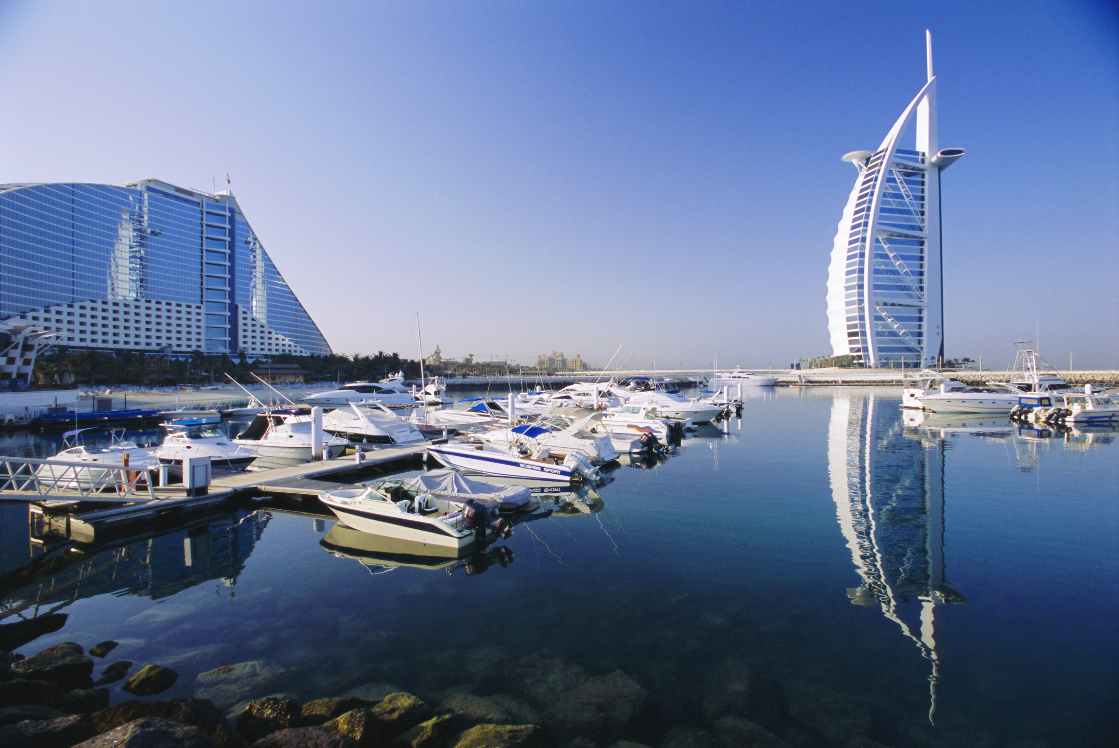 七星级酒店是迪拜的标志性象征,吸引世界人们的敬仰,其中帆船酒店具有