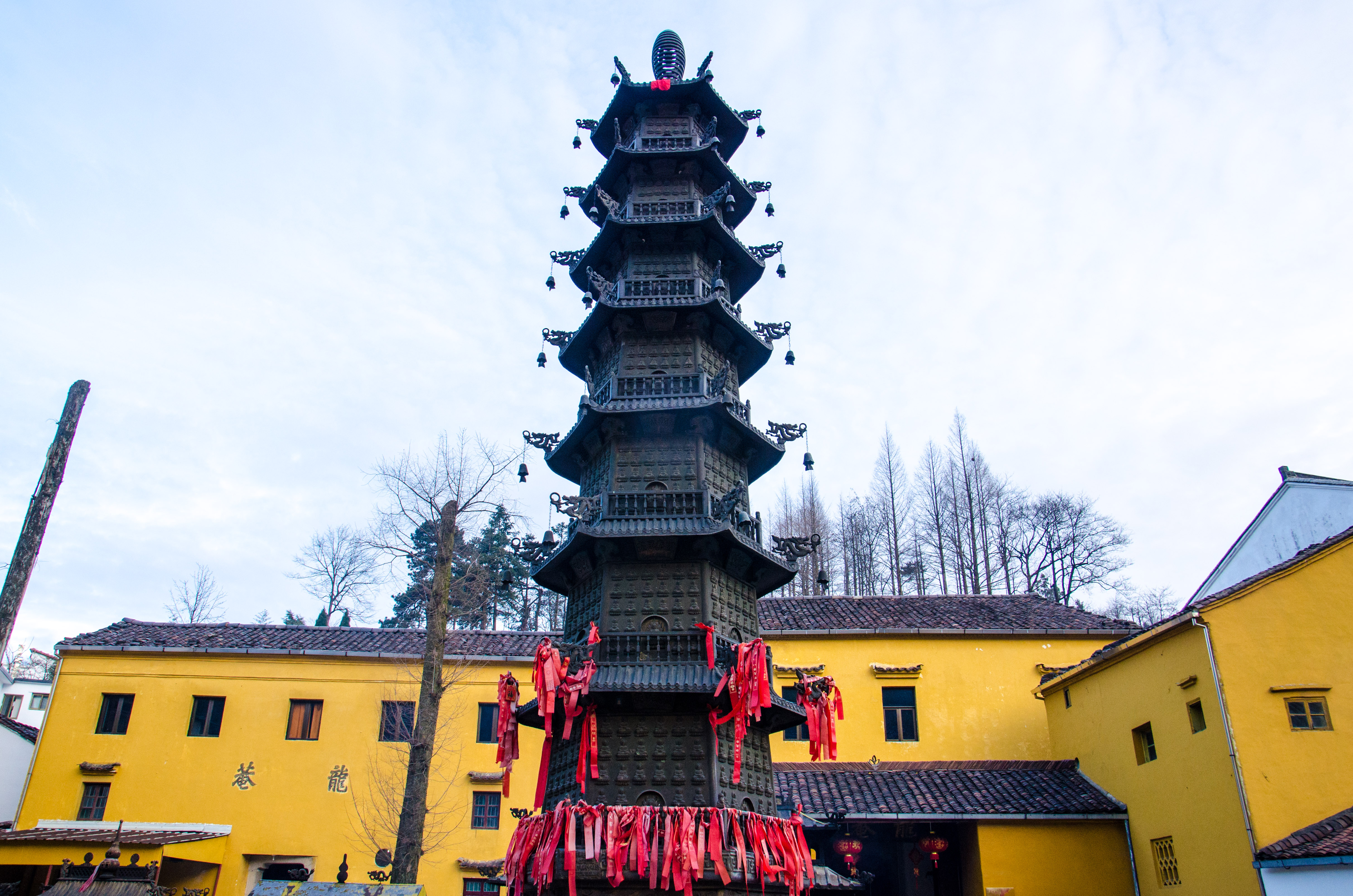 安徽最富有的景区之一,景区有大小寺庙78座,周边居民靠卖香发财