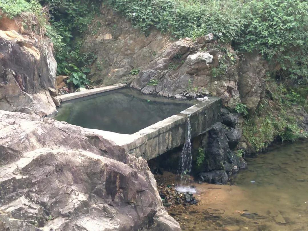 阳春古山村野温泉图片