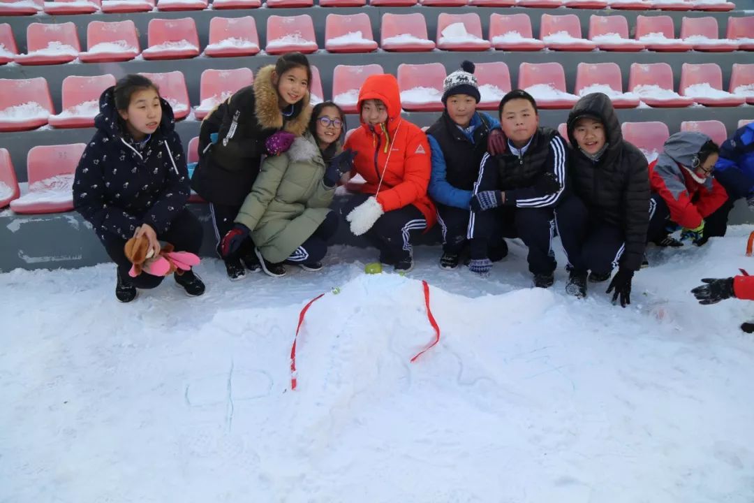 校園快訊雪映成趣雕琢自然記大連春田中學第五屆雪雕大賽