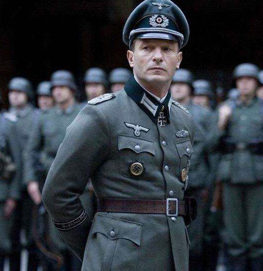 为何二战德国军服那么漂亮,备受收藏界追捧,没有对比就没有伤害