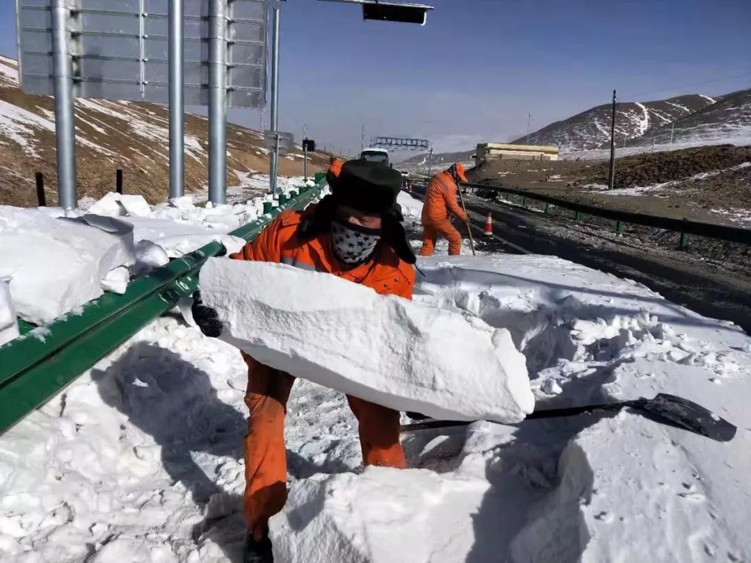 天寒地凍中有人替你逆雪前行