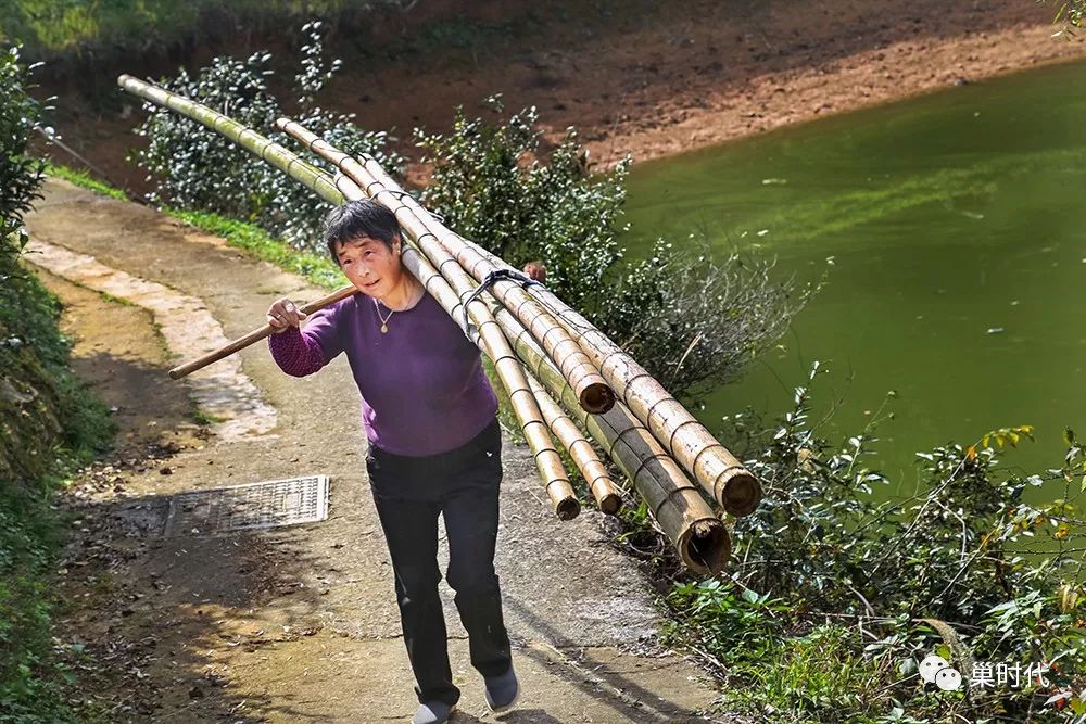 妇女遇到山魈图片