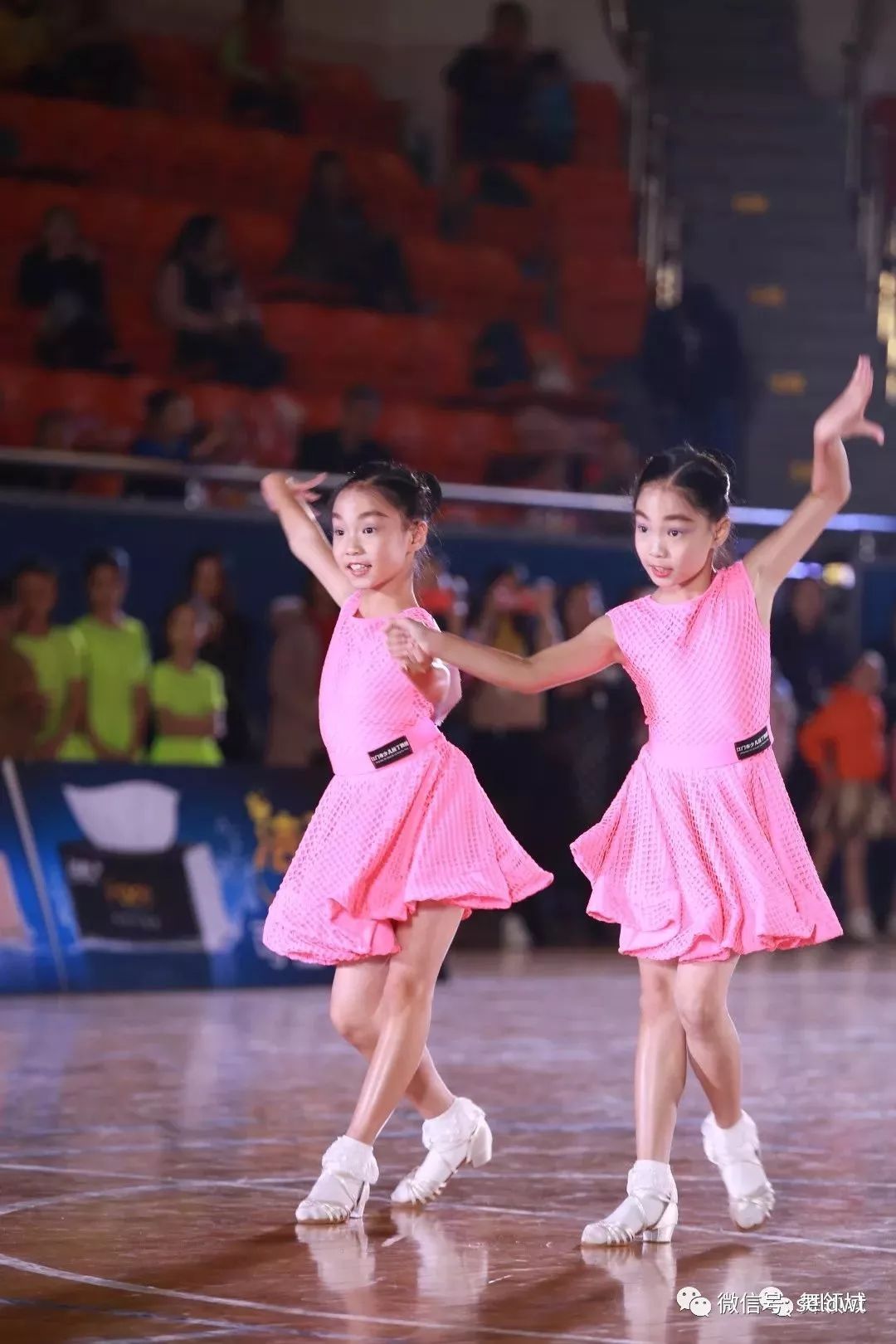 祝贺江门市少儿拉丁舞团在国标舞城市青少年对抗赛顺德站中取得优越