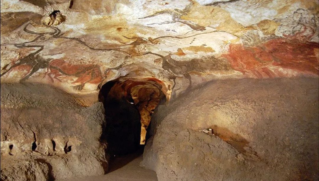 拉斯科洞窟保存着珍贵而脆弱的史前壁画,1979年被评选为世界遗产,不过