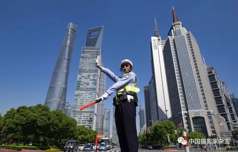 浦东女交警图片