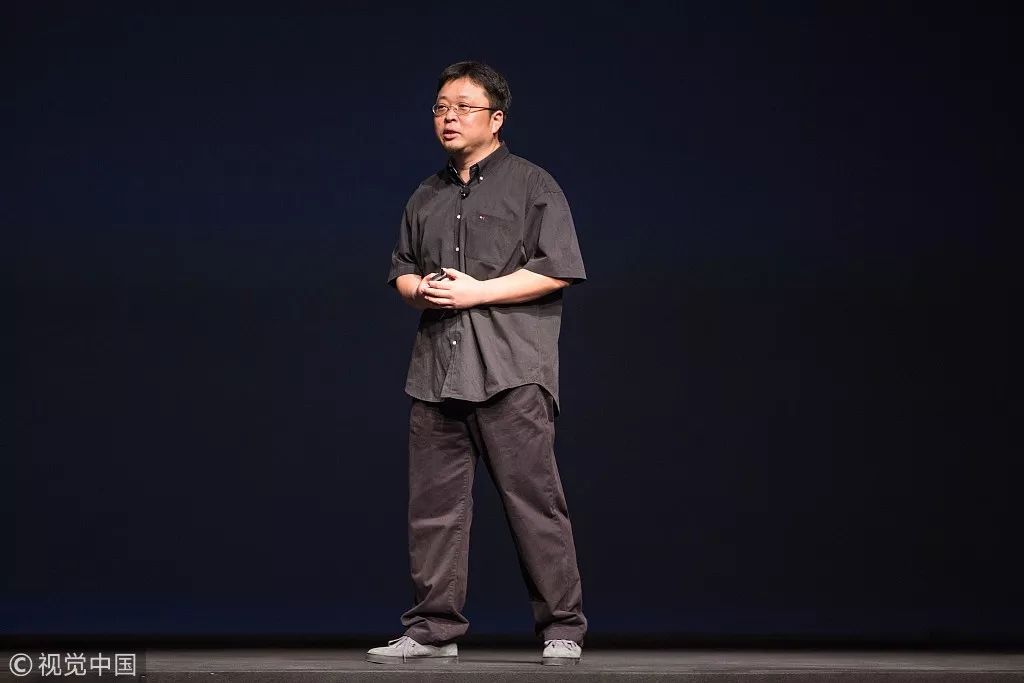 2018年,北京,罗永浩在锤子发布会上演讲图片来源:视觉中国