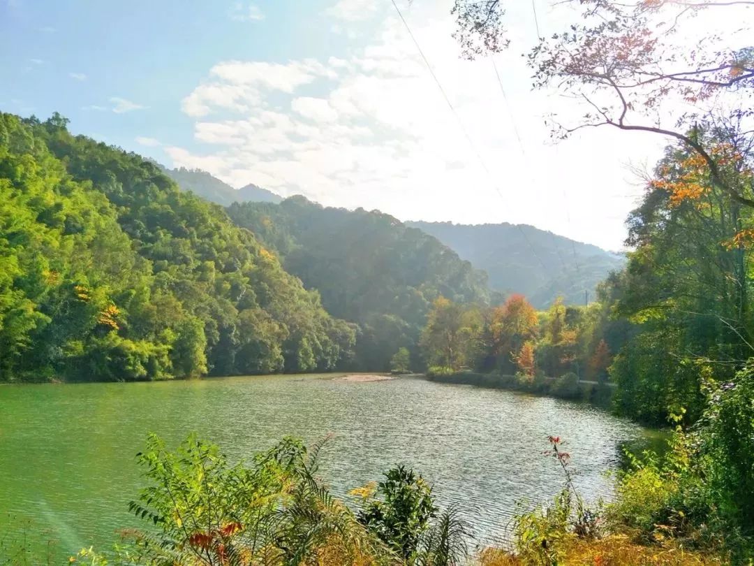 韶關這個地方堪稱粵北小九寨,坐擁山光水景,美到炸裂!