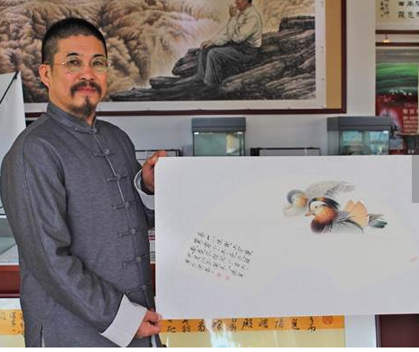 职业画家,现居北京宋庄,早年受教于河北著名山水画家李东旭先生